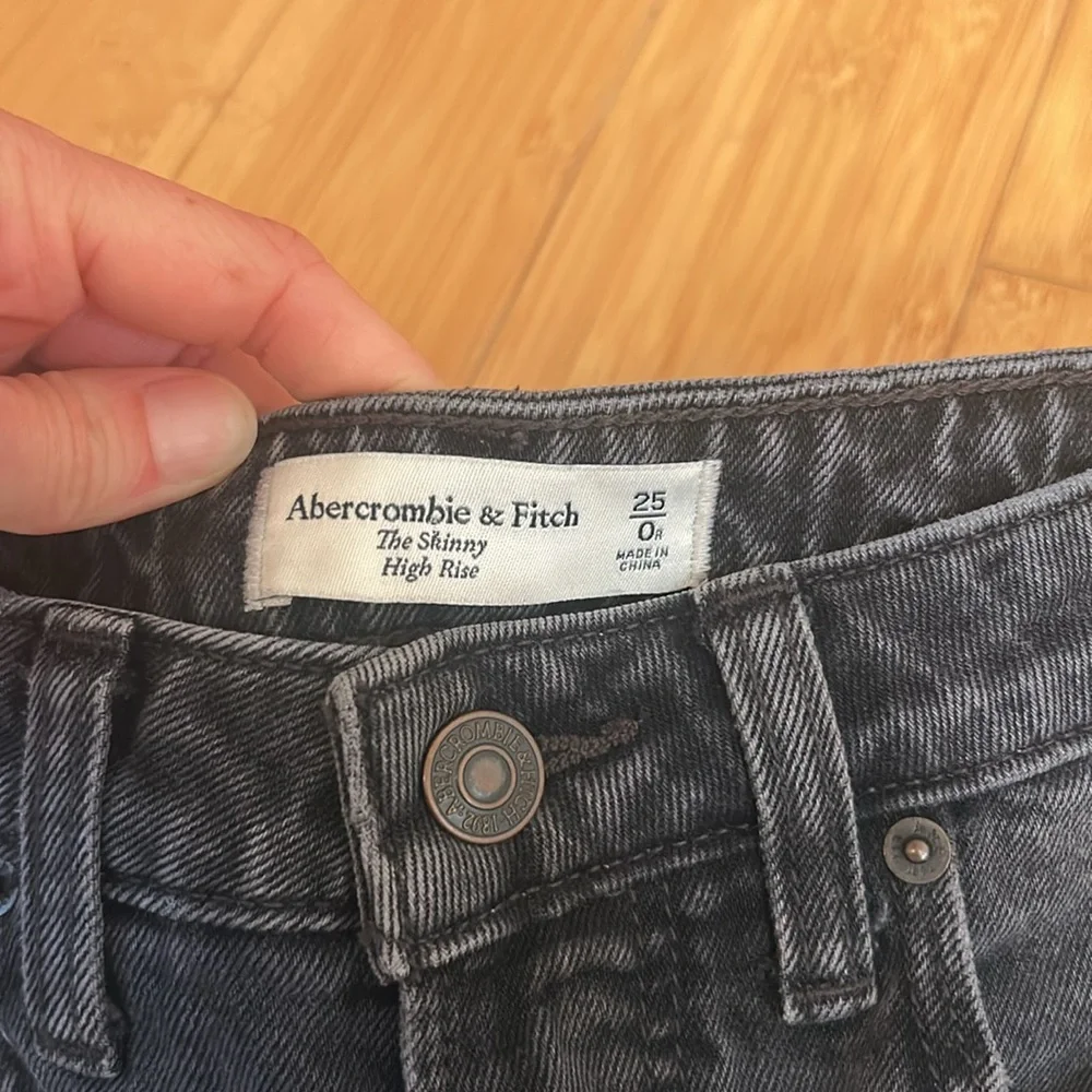Abercrombie & Fitch The Skinny High Rise Curve Love Light Black Denim Jeans 25